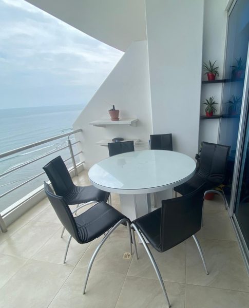 Hermoso y cómodo departamento en primera línea al mar