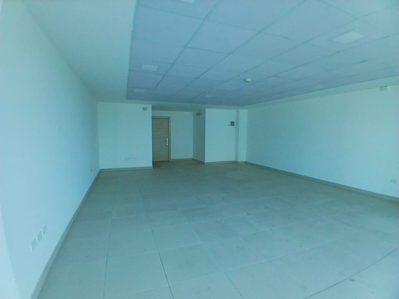 Oficina en Edificio Business Center