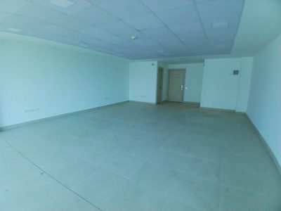 Oficina en Edificio Business Center
